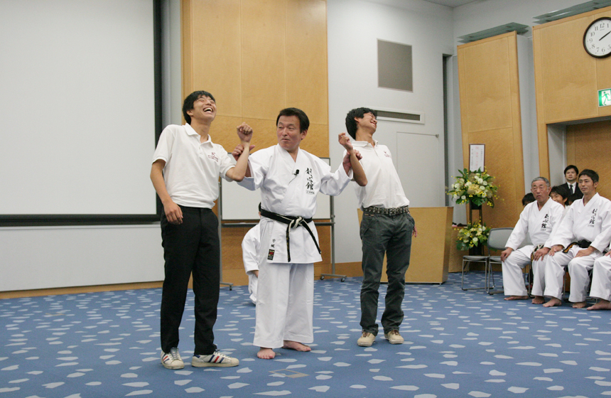 宇城憲治師範の講演中写真